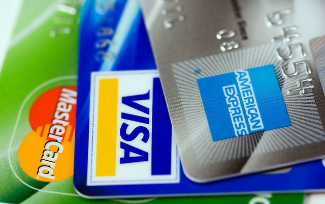 クレジットカードの利用でサインをする意味は?不要な場合もあるの?